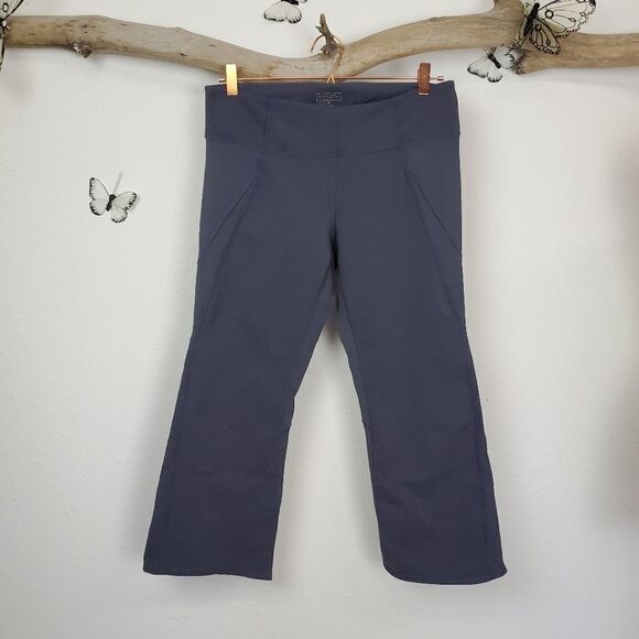 Athleta Pants - Athleta gray cropped capri style yoga pants